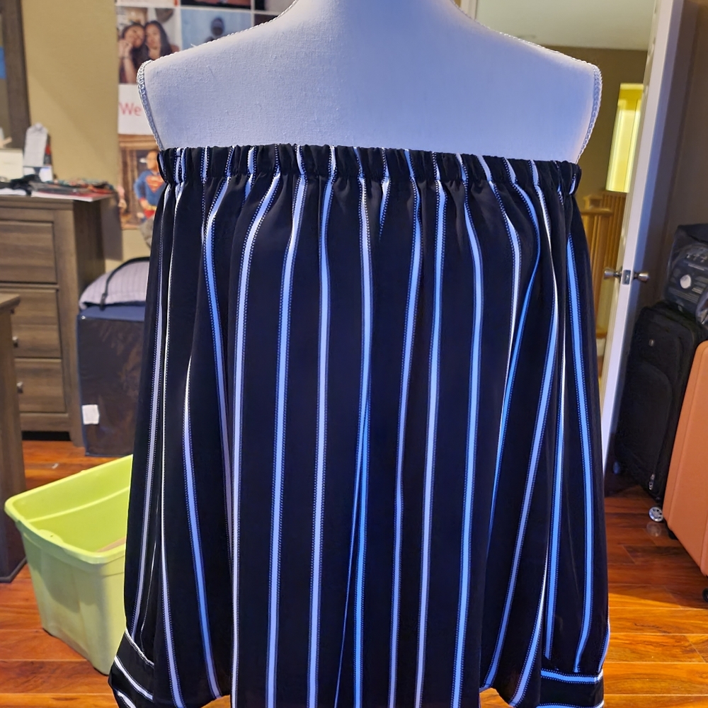 Off-shoulder long sleeve blouse